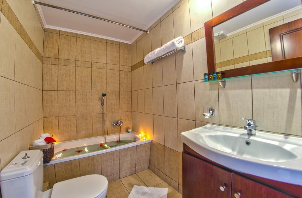 Loukas Apartments On The Waves Tragaki Room photo