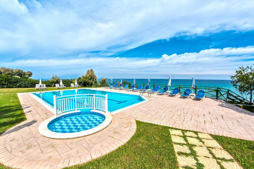 Loukas Apartments On The Waves Tragaki Room photo